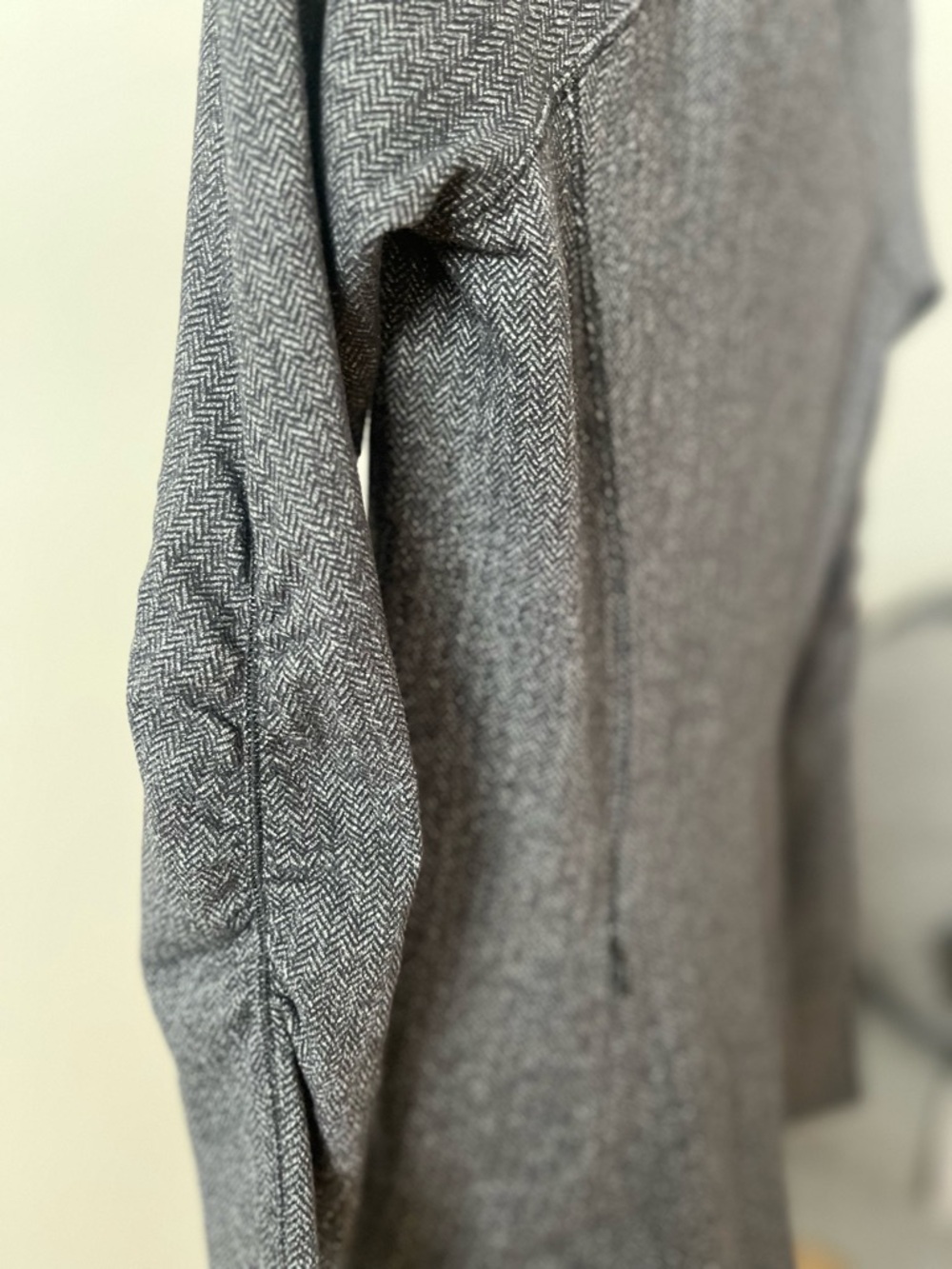 Lululemon Runderful Long Sleeve Herringbone Heathered Black/Grey Top US 6 - Picture 7 of 15